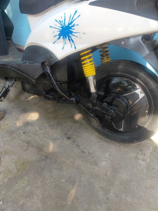scuter electric stare buna dar necesita baterii fiind nefolosit.