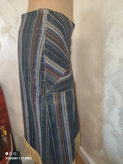 Reducere fulger! Fustă deosebită, mărimea 38