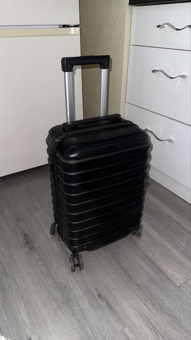 Продам  Чемодан