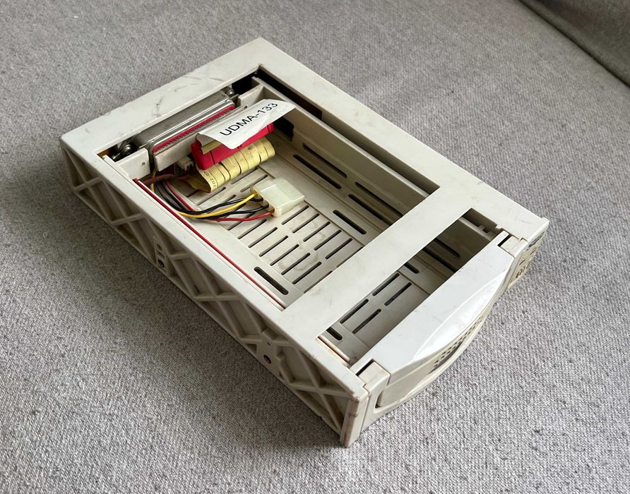 Rack retro SuperRack 133 pentru HDD IDE UDMA 3.5 inch colectie PC