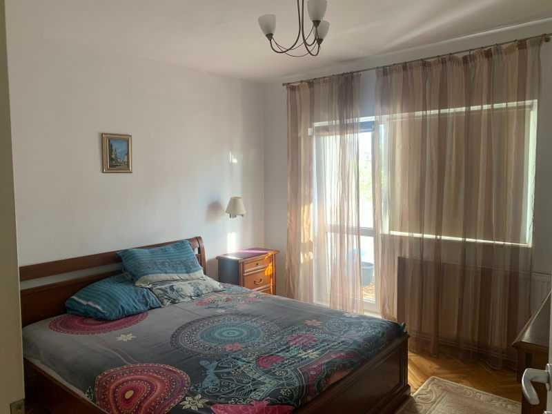 Dau in chirie apartament 4 camere Zorilor