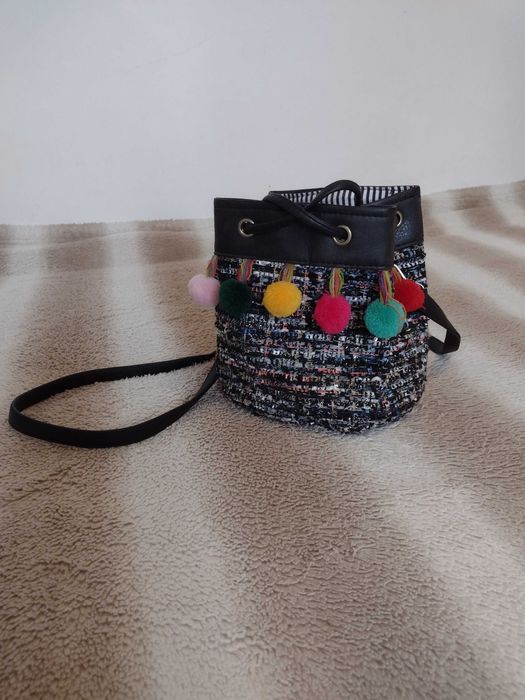 Gentuta VINTAGE mica de umar cu ciucuri decorativi si bretea de umar