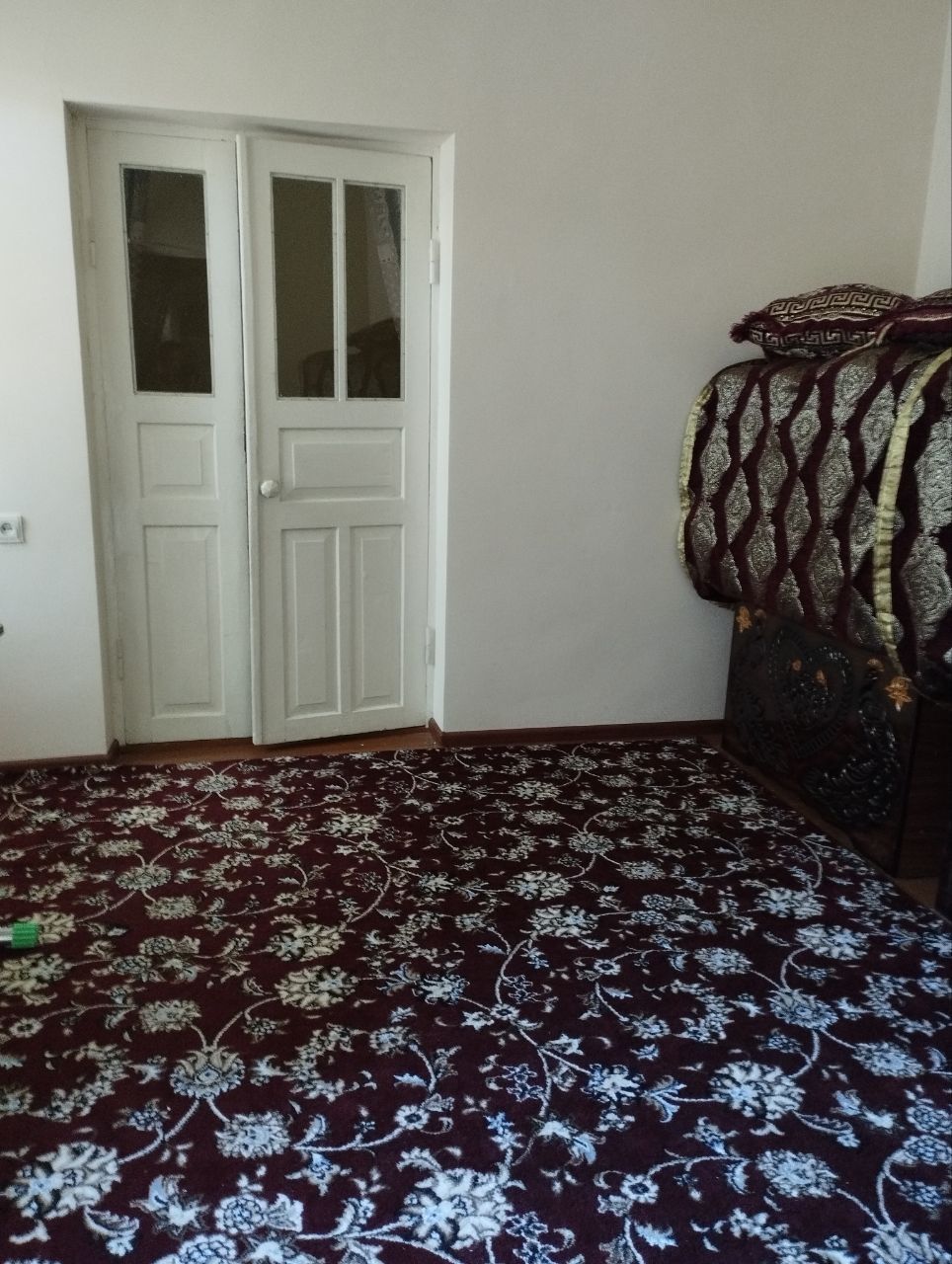 Uy sotiladi 6 sutik 5 xona Eski shaharda