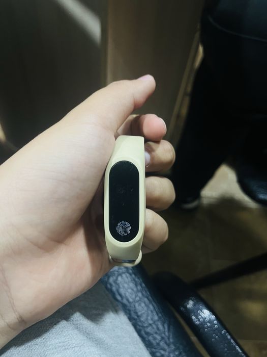 Продаю смарт часы mibend  4