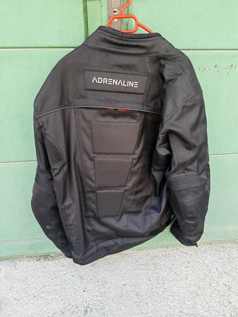Яке за мотор Аdrenaline Piramid 2.0 размер L