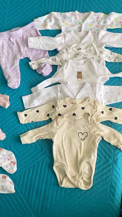 Бебешки бодита и ромпъри за момиче