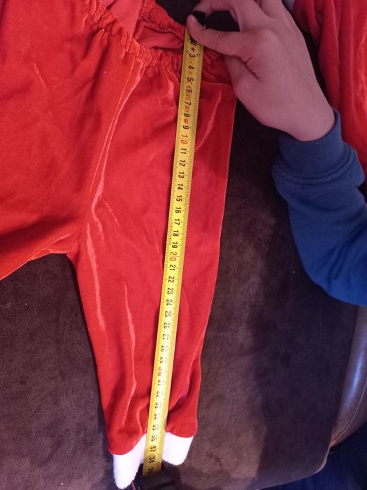 Vând costum bebe Mos Crăciun 6-12 luni