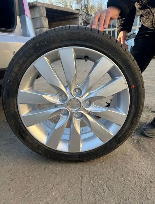 Продается диски и шины 1шт  17р 215/45 цена 70к новый оригинал киа