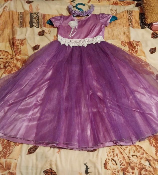 Платье  на  девочку