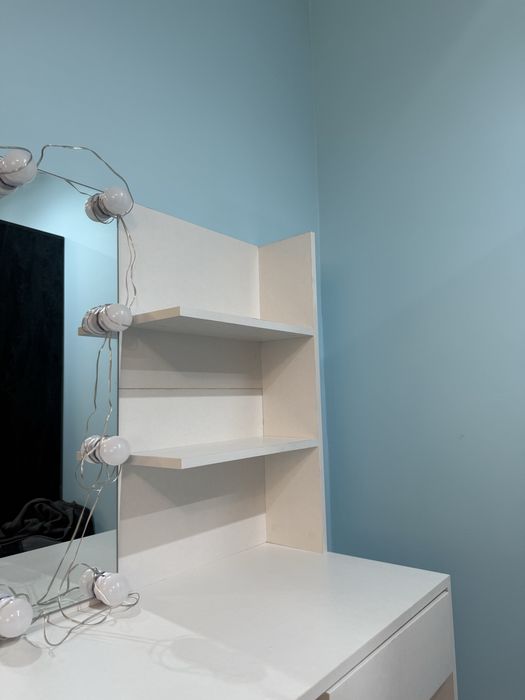 Тоалетка за гримиране