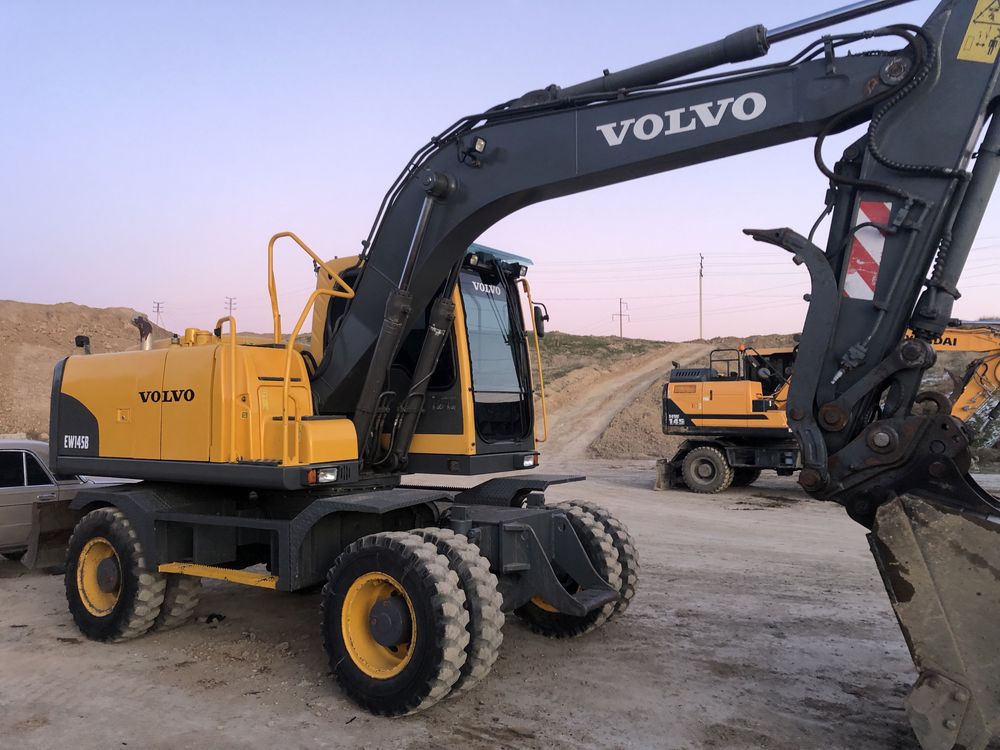 Услуги экскаватора Volvo 145B.