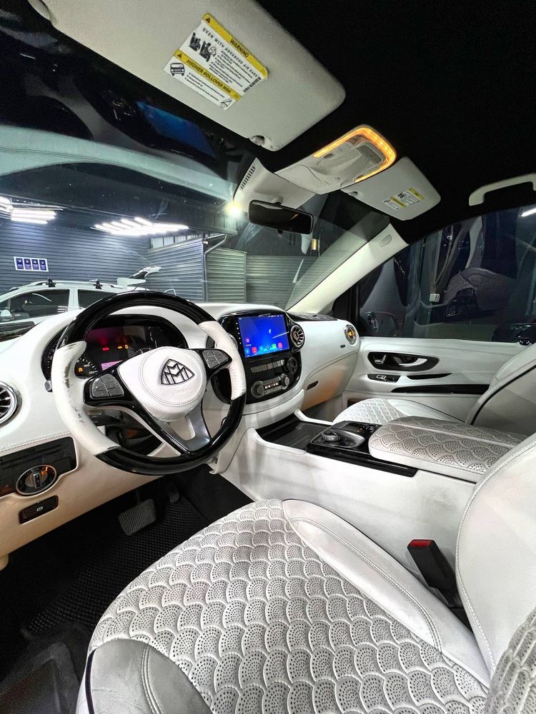 Mercedes-Benz V-Class VIP услуги: трансфер, поездки, кортеж и туризм