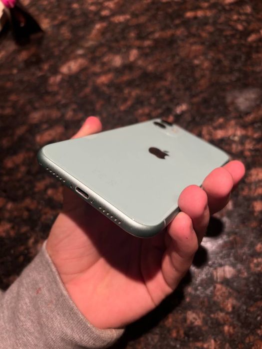 Iphone 11 64gb Перфектен
