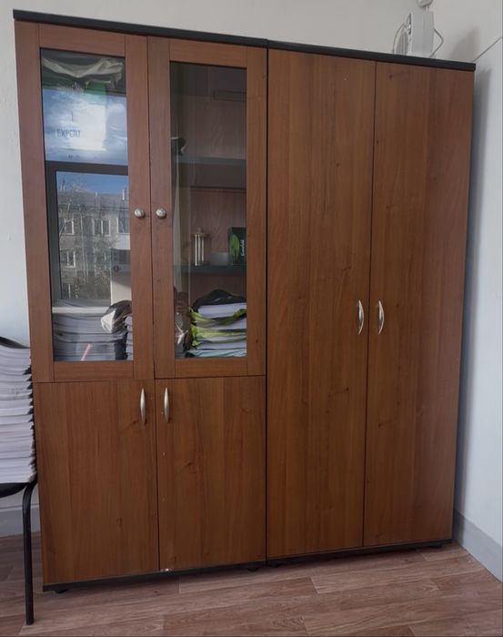 Продам шкаф офисный со стеклом