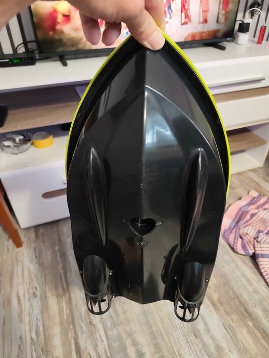 Лодка за захранка D18