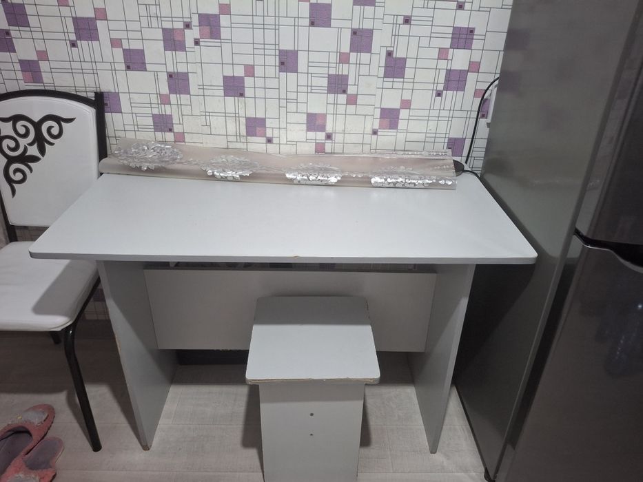 Продам стол 3 стуля