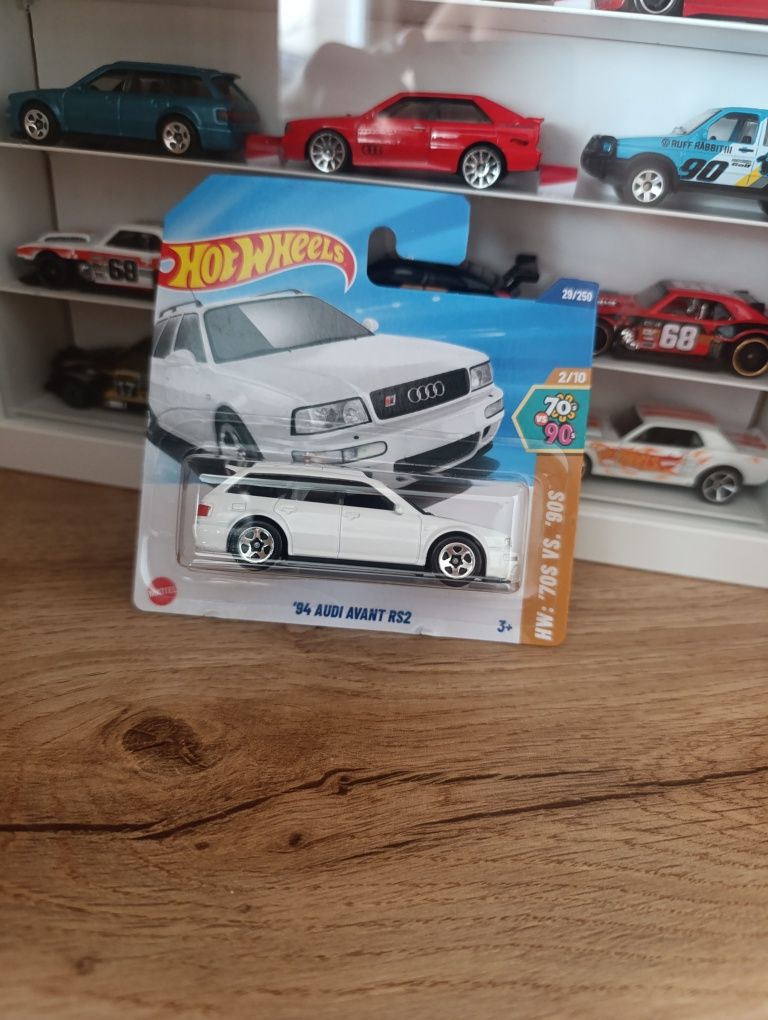 Колекционерски коли Hot wellies

Hot wheels Mercedes,Audi