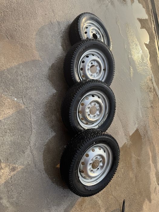 Продаються колеса с дисками на ниву