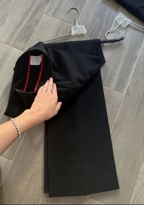 Pantaloni BOSS de la 1200 lei la 500 lei