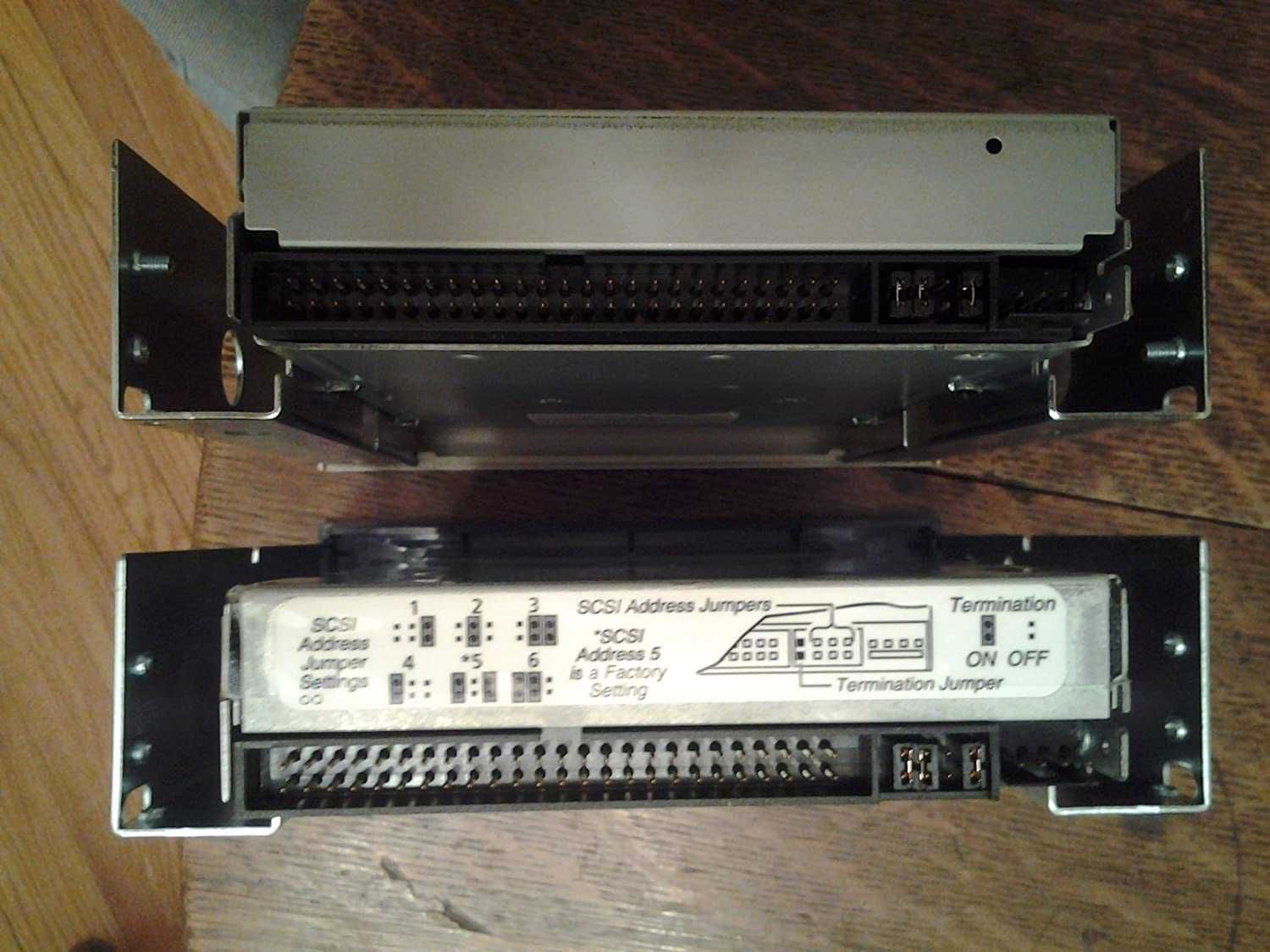 Iomega Z100SI 100MB SCSI Zip intern si extern