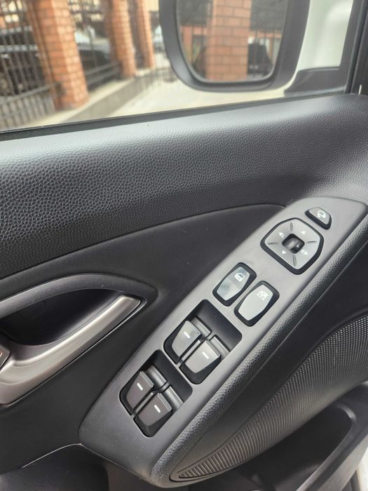 Продается HUNDAI TUCSON 3я позиция