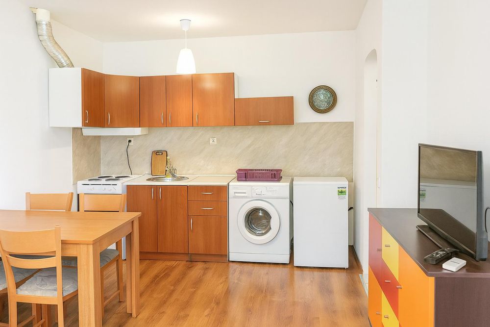 Изгоден ДВУСТАЕН апартамент в кв. Кючук Париж