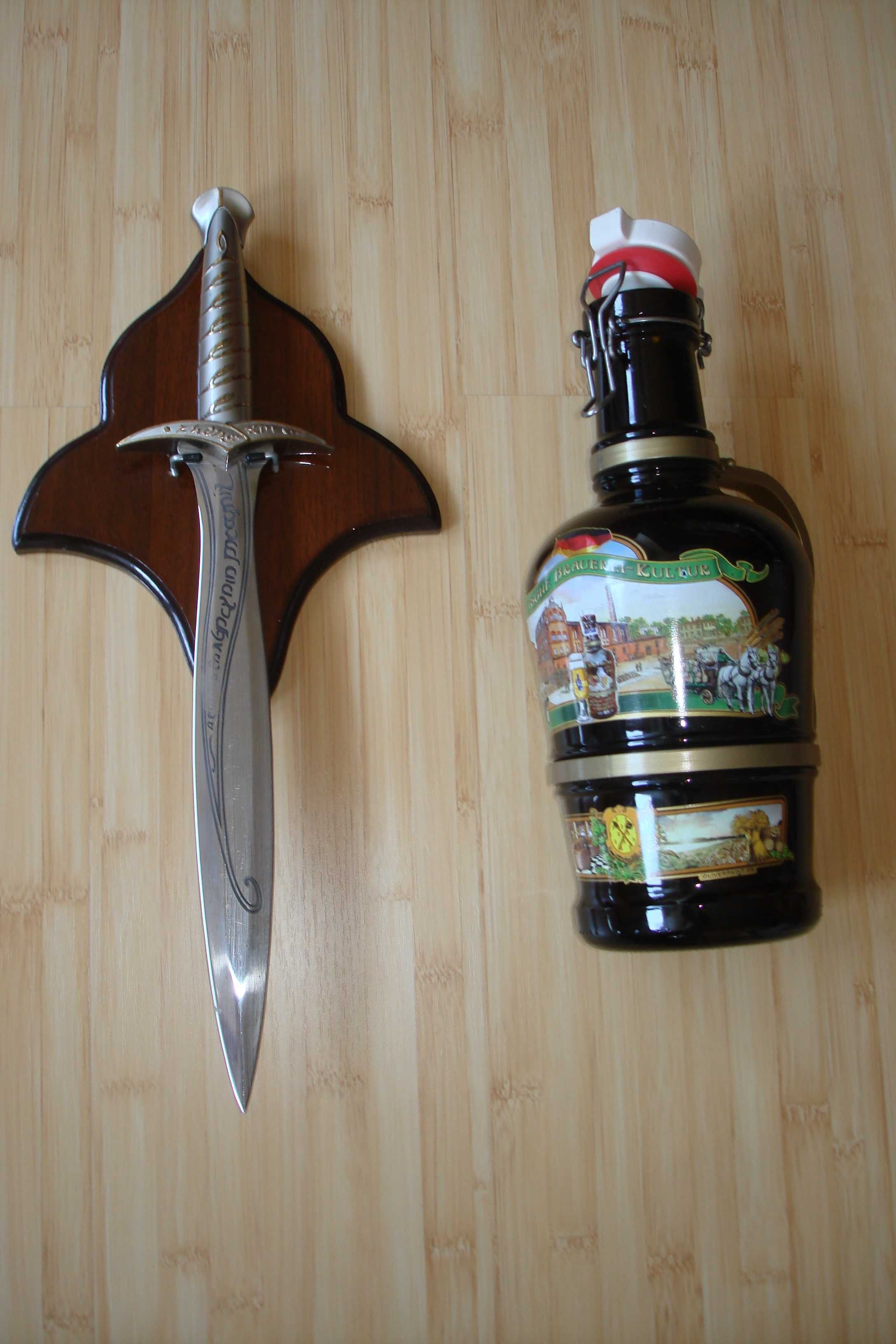 Panoplie cu sabie San Marino si sticla bere 3 litri