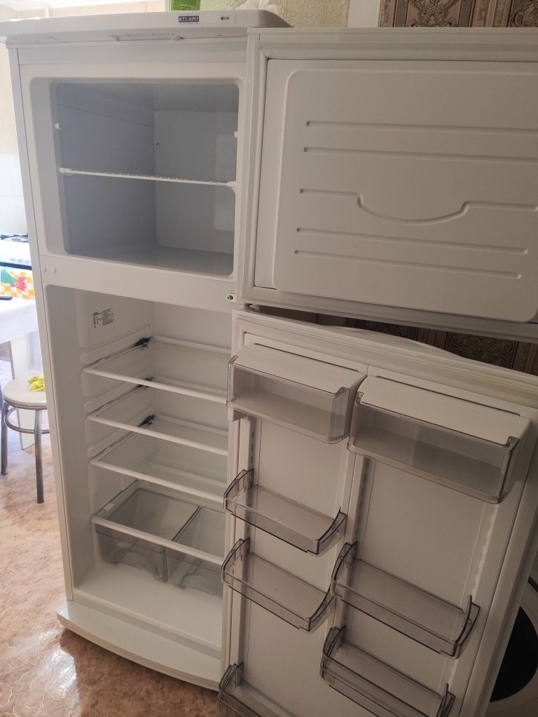 Холодильник б/у атлант в отличном состоянии