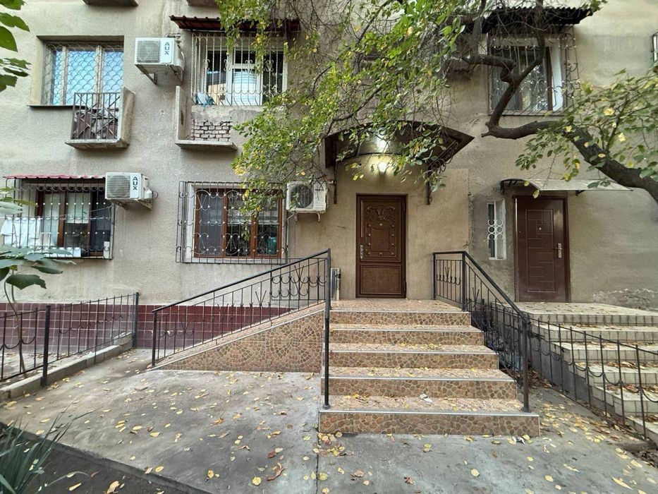 Улица Тафаккур Ичанкала Продается Нежилой