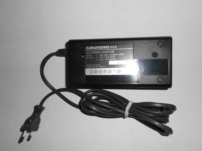 Incărcător Grundig model NA8 pentru acumulatori