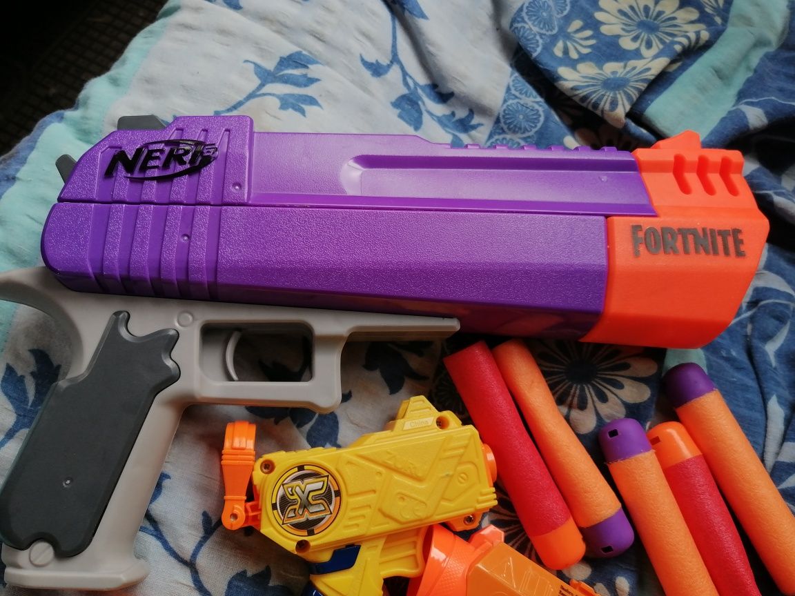 4 pistoale NERF frunctionale