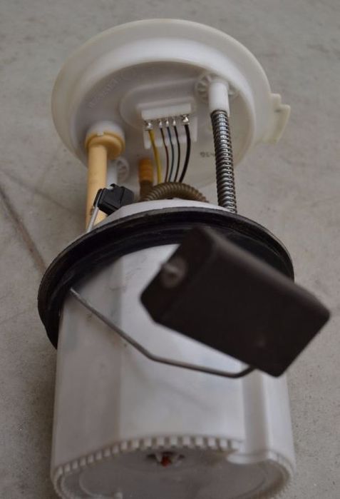 Pompa benzina cu sonda completa DIN Dezmembrari - Audi A3; Seat Altea, Altea XL, Leon, Toledo III; Skoda Octavia II, Yeti; VW Beetle, Caddy III, Caddy IV, EOS, Golf Plus, Golf V, Golf VI, Jetta III, Jetta