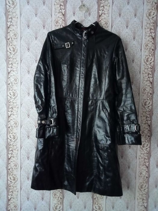 Кожаный плащ лакированный
