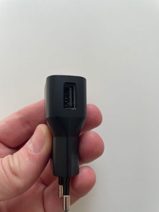 Vand incarcatoare si cabluri pentru telefoane mobile sau tablete