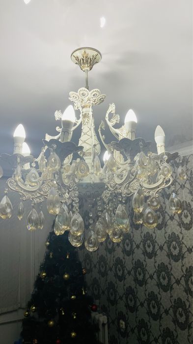 Продам люстру в нормальном состояние