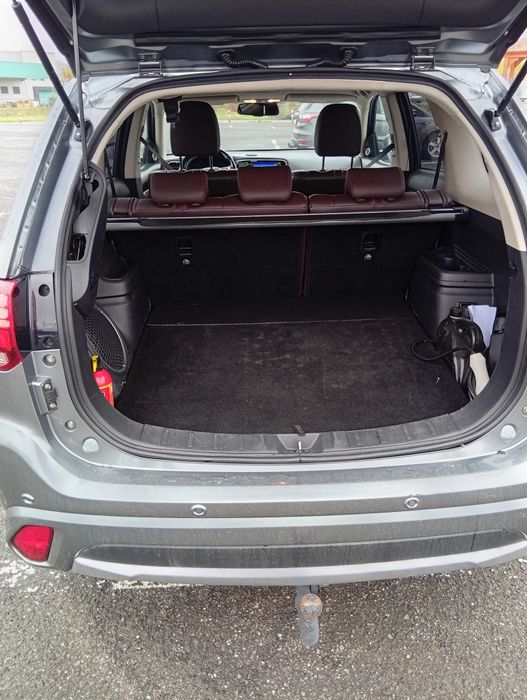 Vând Mitsubishi Outlander Hibrid