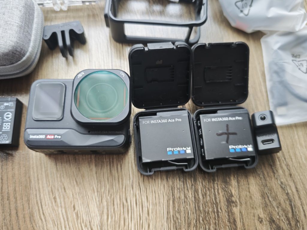 Insta 360 Ace Pro cu garanție