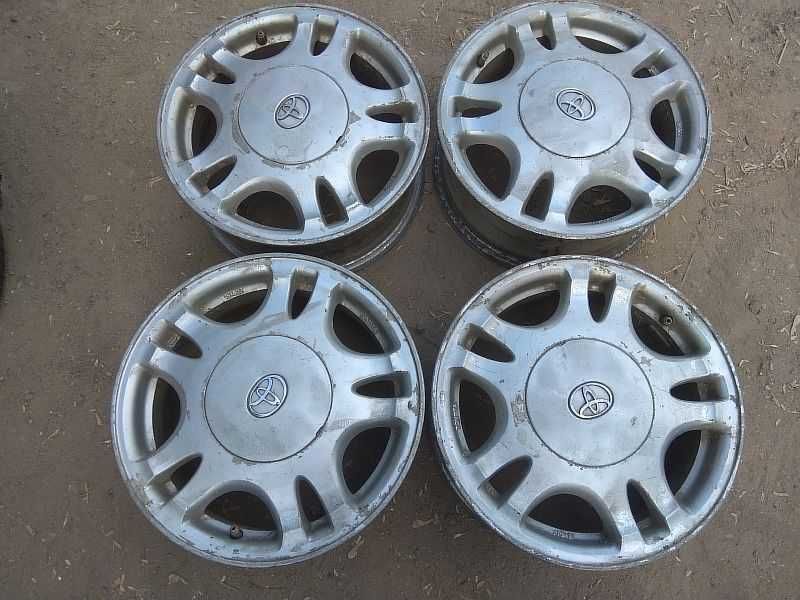 Продам оригинальные легкосплавные диски на автомашину Toyota