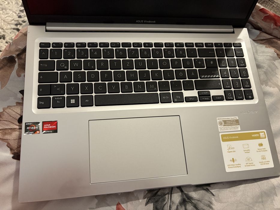 Asus Vivobook 16