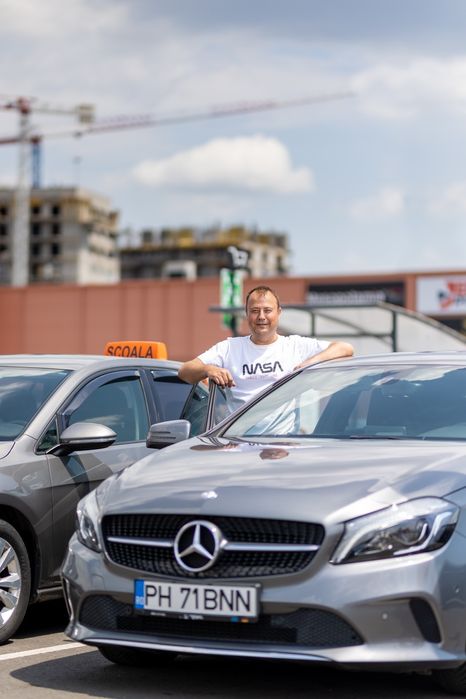 Instructor auto,  plata in rate!