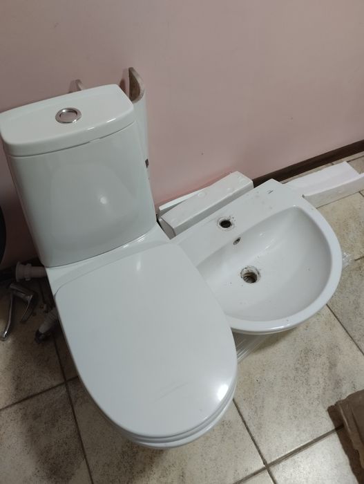 Унитаз и раковина, сантехника, туалет, уборная