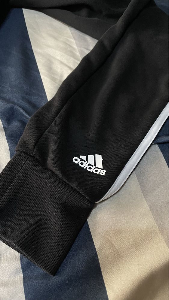 Pantaloni Adidas marimea XS / S / M