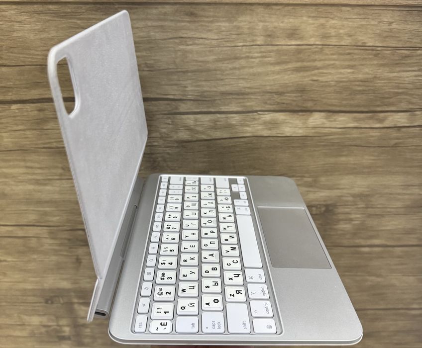 Prodam Idyal MagicKeyboard ipad pro m4 11