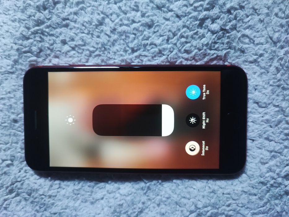 Vând iPhone 8 Red