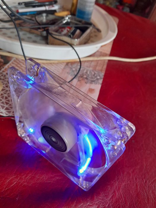 Cooler pc cu leduri albastre