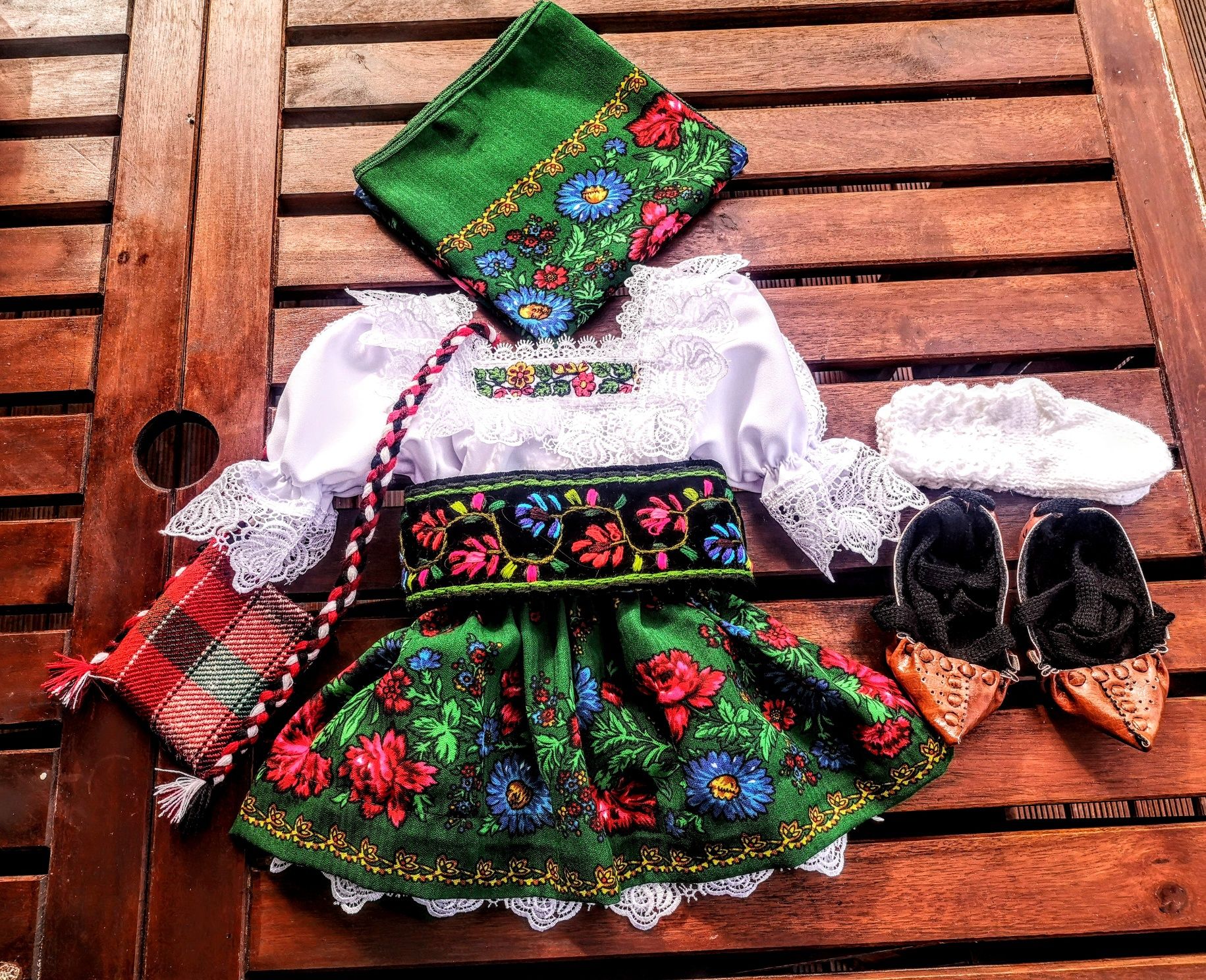 Costum popular pentru fetite de Maramures complet