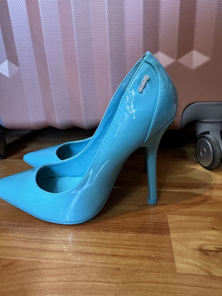 Pantofi cu toc.