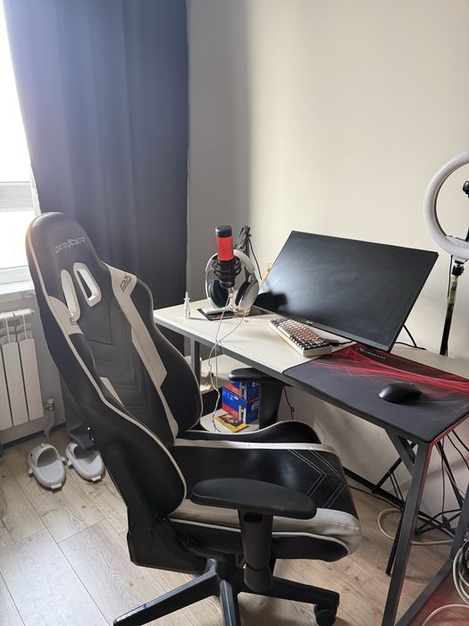 Игровое кресло DXracer