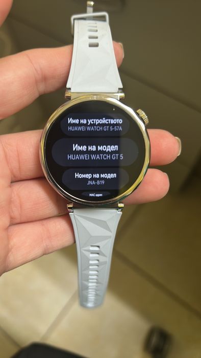 Часовник Huawei watch 5