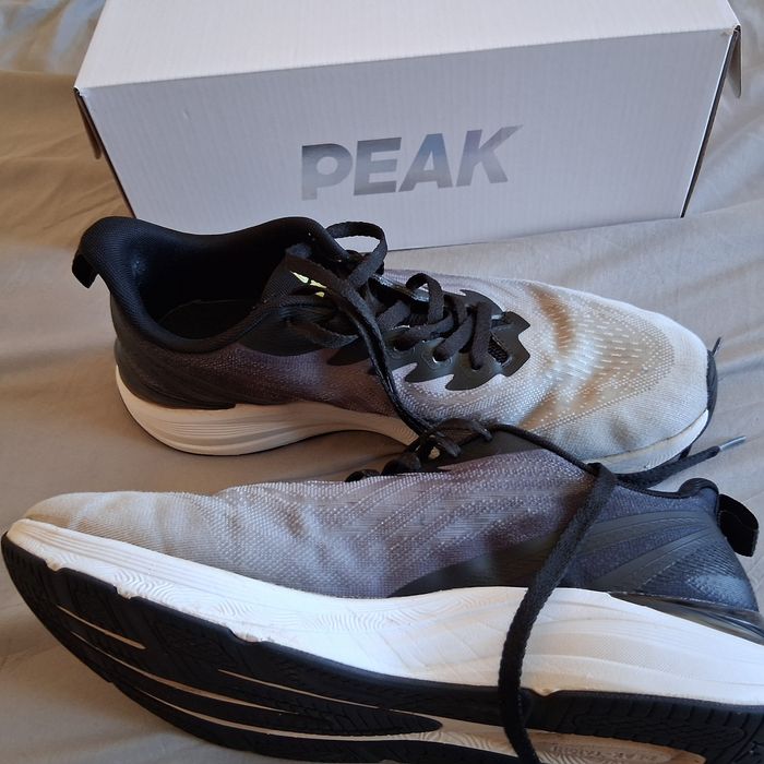 Оригинални маратонки 44 номер от Гърция Peak